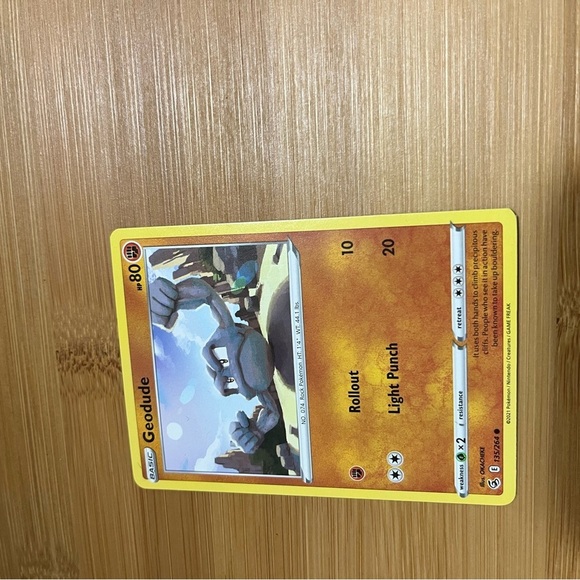 Geodude Pokémon Card TCG 2021 - Picture 3 of 9